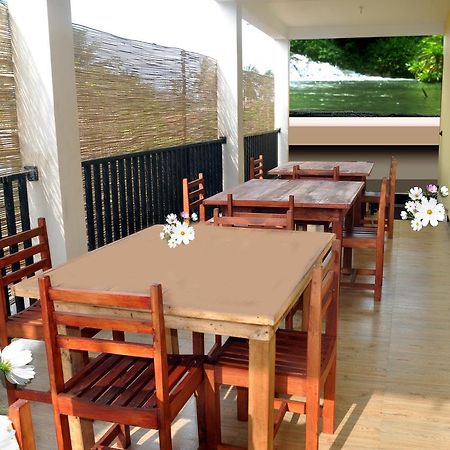 Hotel Pearl Gate Chilaw Exterior photo