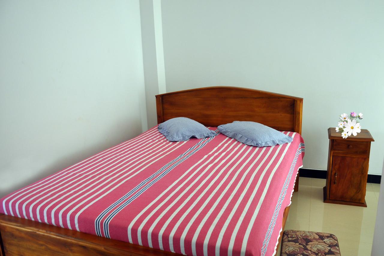 Hotel Pearl Gate Chilaw Exterior photo